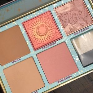 BRAND NEW Benefit Cheek Parade blush kit palette